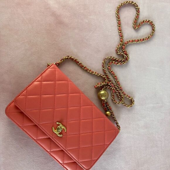 CHANEL Handbags - 🛑SOLD🛑Chanel Pink wallet with chain
